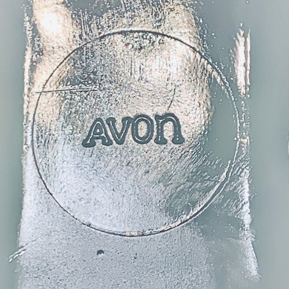 Vintage Avon Symmetrical Seashell Milk Glass Dish 1970's Vanity Dish. - Picture 10 of 10